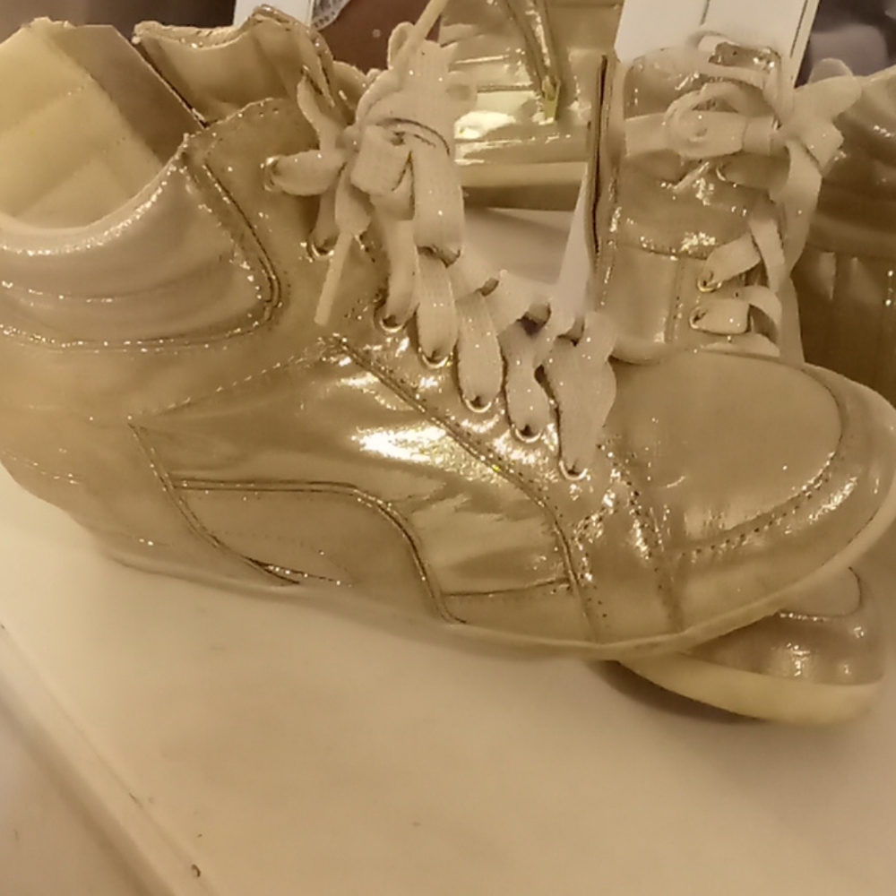 Shoes - Picture 4 of 4